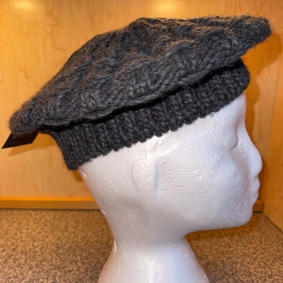 NWT Babo Women’s Wool Kit Gray Beret Hat Italy Woven Warm Winter Stlye OS - Picture 2 of 6